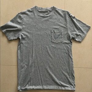 Vineyard Vines Vintage Whale Pocket T. Gray Size Small. Crew Neck T-Shirt